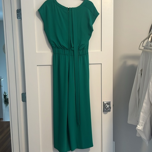 Eliza J green jumpsuit. Perfect for the holidays and a wedding guest - Picture 3 of 3